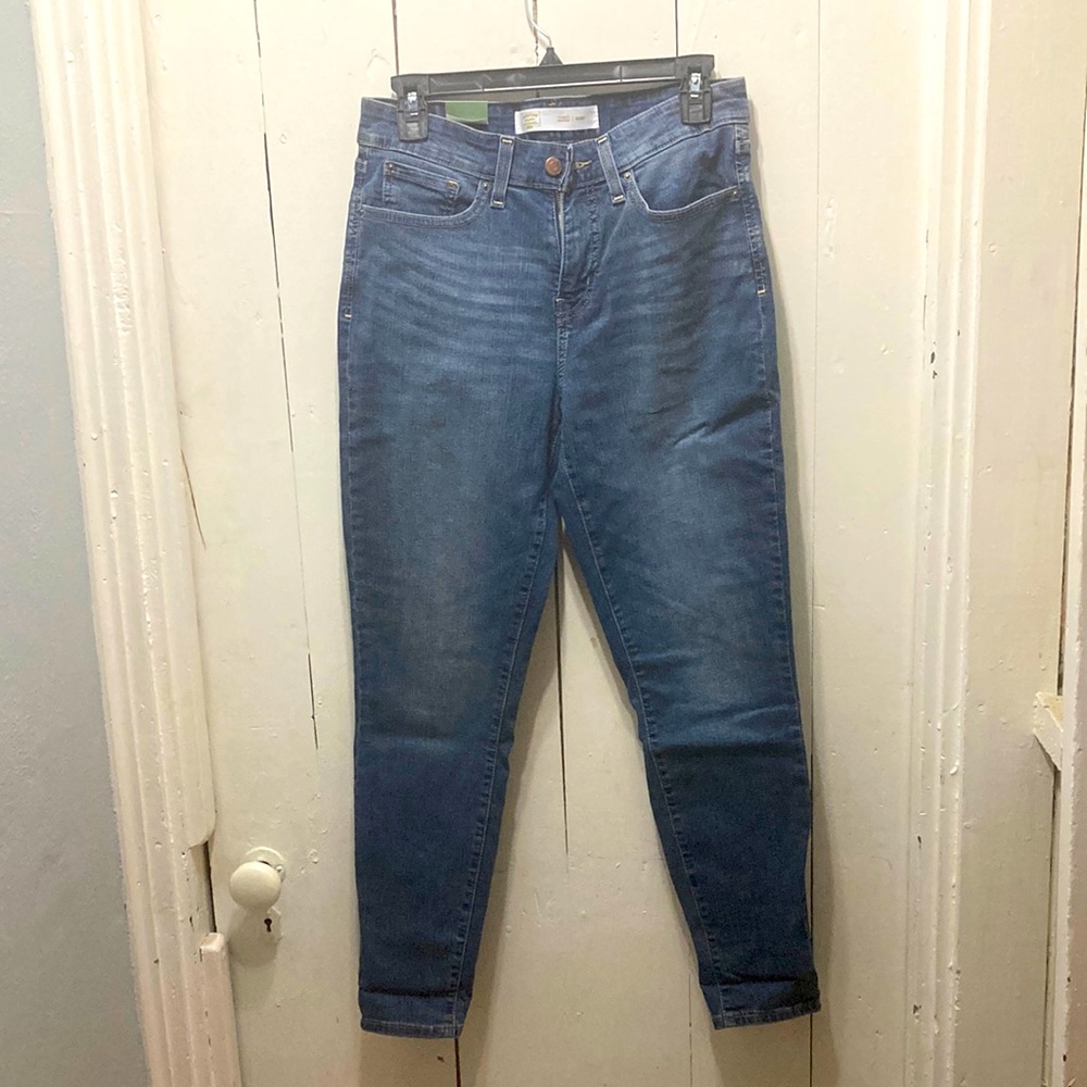 High rise skinny Levi’s | 8s